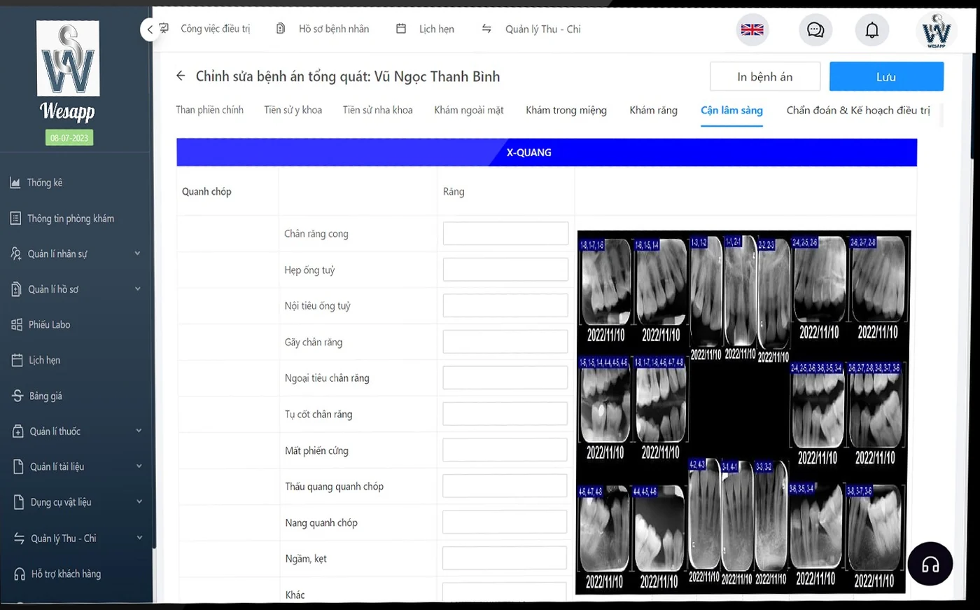 Một người vừa tiếp bệnh nhân, vừa thu tiền